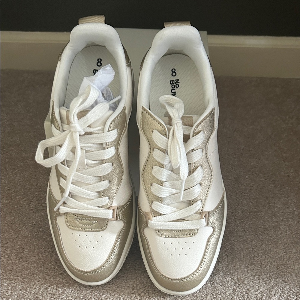 No Boundaries Women's Sneakers in White and Gold